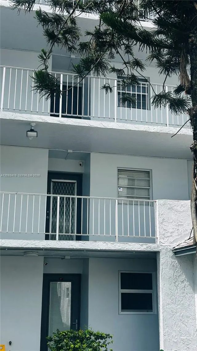 4 of 23 - 9410 Live Oak Place #207, Davie, FL