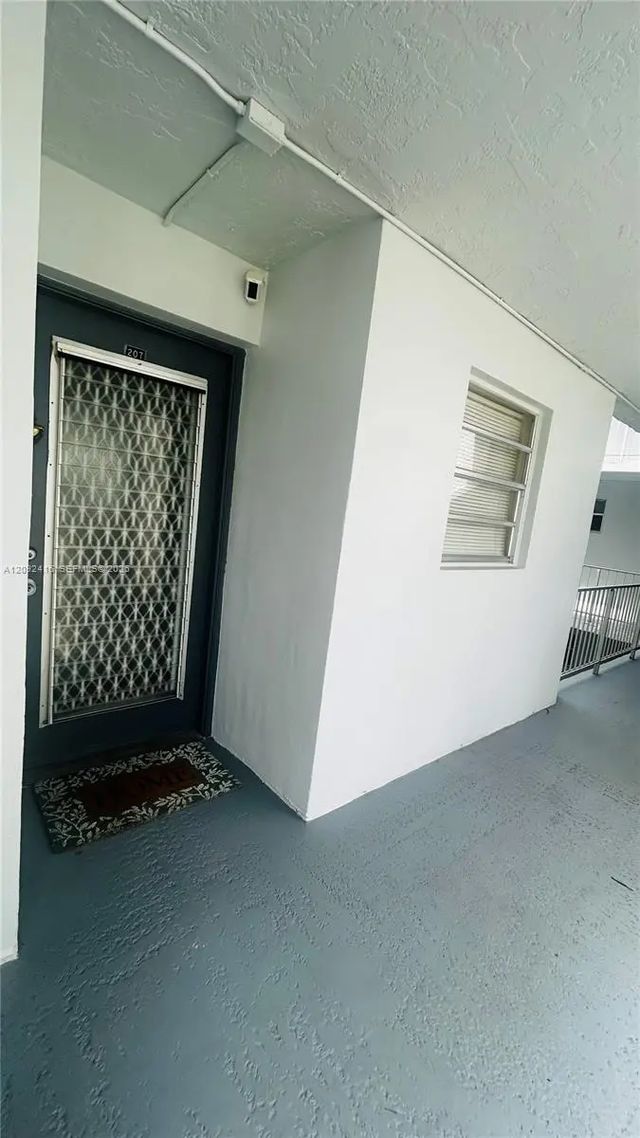 5 of 23 - 9410 Live Oak Place #207, Davie, FL