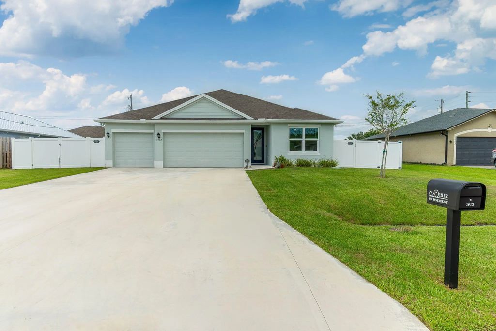 1912 Sw Fanfare Street, Port St. Lucie