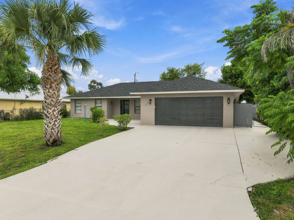 680 Sw Colleen Avenue, Port St. Lucie