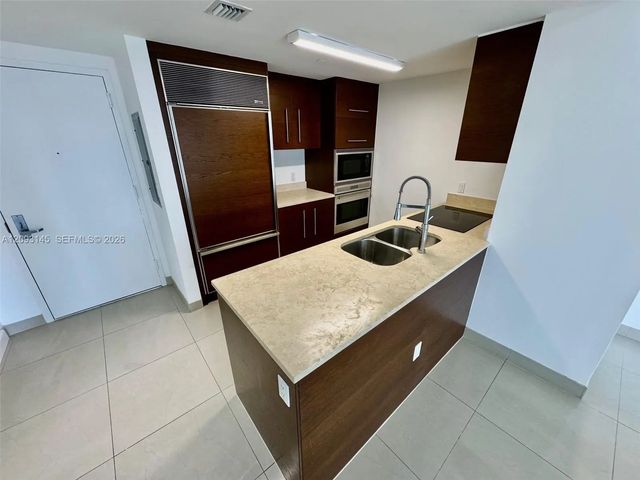 3 of 25 - 485 Brickell Avenue #1809, Miami, FL