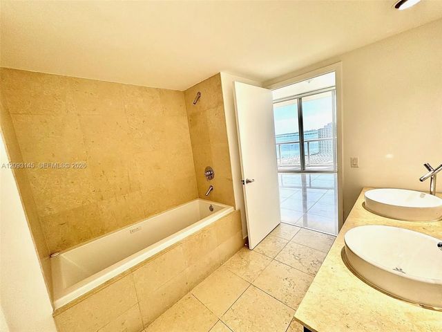 5 of 25 - 485 Brickell Avenue #1809, Miami, FL