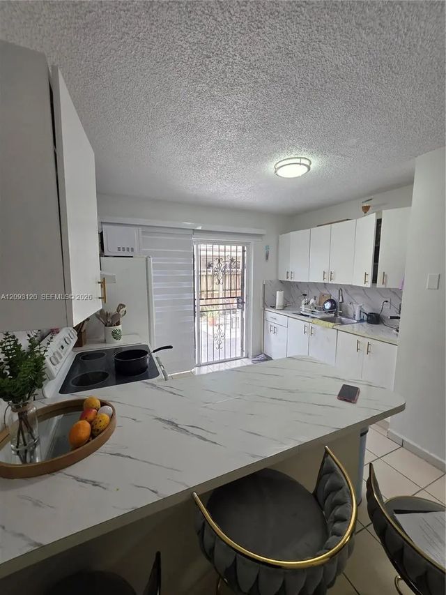 4 of 14 - 7673 W 29th Lane #102-47, Hialeah, FL