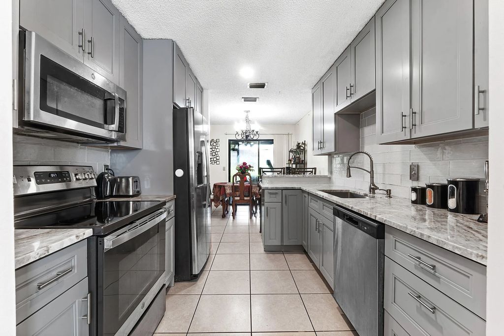 1595 Woodbridge Lakes Circle, West Palm Beach