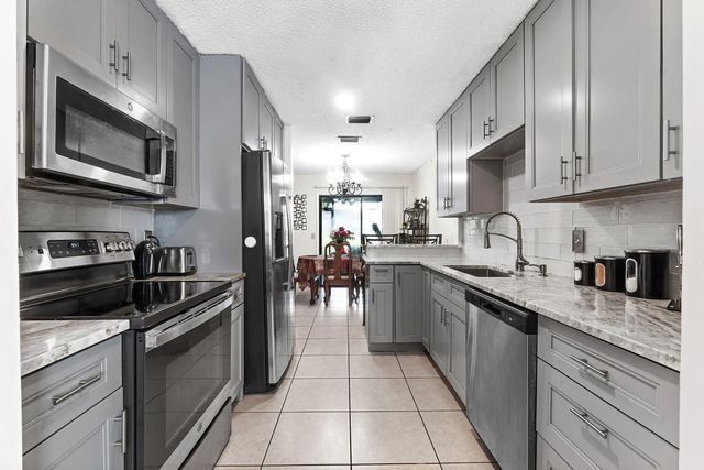 1595 Woodbridge Lakes Circle, West Palm Beach