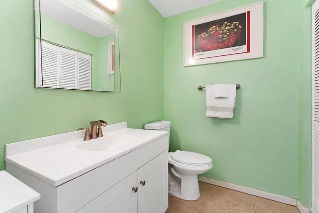 4 of 16 - 1595 Woodbridge Lakes Circle, West Palm Beach, FL