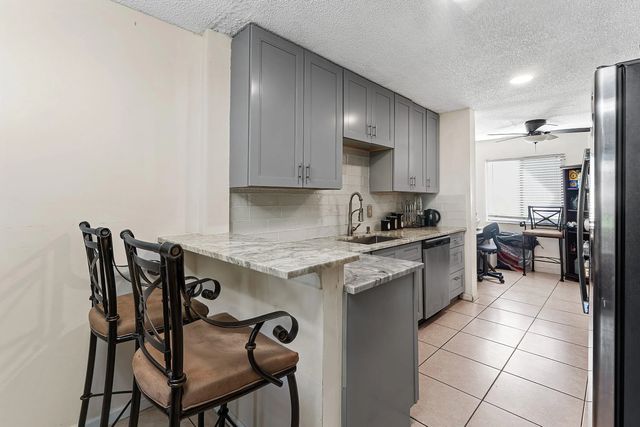 5 of 16 - 1595 Woodbridge Lakes Circle, West Palm Beach, FL