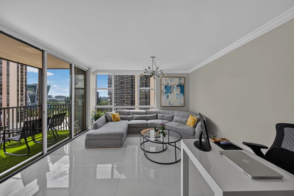 20379 W Country Club Drive #1139, Aventura