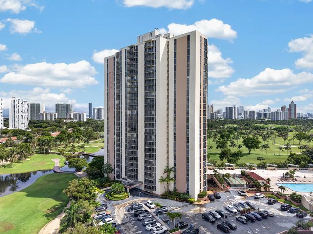 20379 W Country Club Drive #1139, Aventura