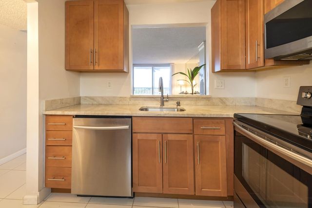 4 of 40 - 1391 S Ocean #803, Pompano Beach, FL