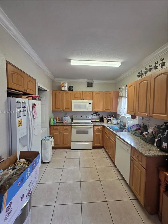 3 of 16 - 7251 Nw 174th Terrace #102, Hialeah, FL
