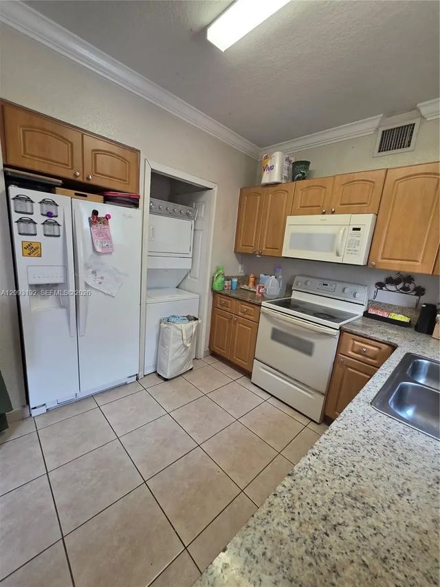 4 of 16 - 7251 Nw 174th Terrace #102, Hialeah, FL