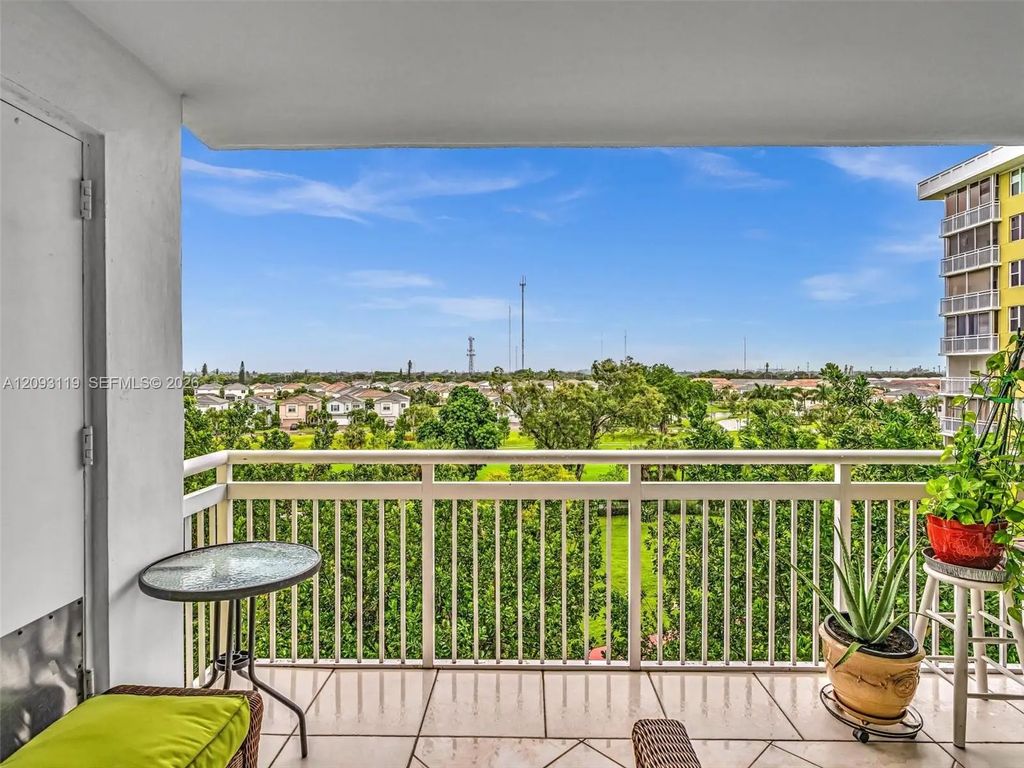 4400 Hillcrest Drive #603b, Hollywood