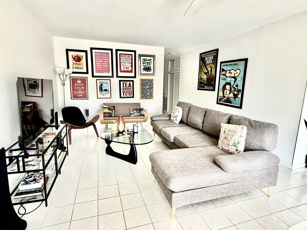 128 Venetian Drive, Delray Beach