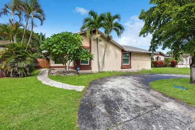 3 of 27 - 281 Sw 83rd Avenue, North Lauderdale, FL