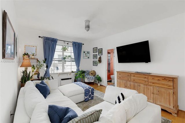 4 of 26 - 1005 Meridian Avenue #8, Miami Beach, FL