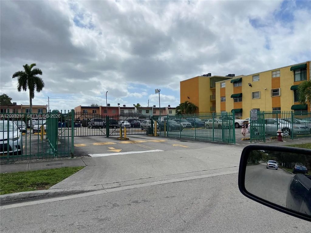 666 W 81st Street #127, Hialeah
