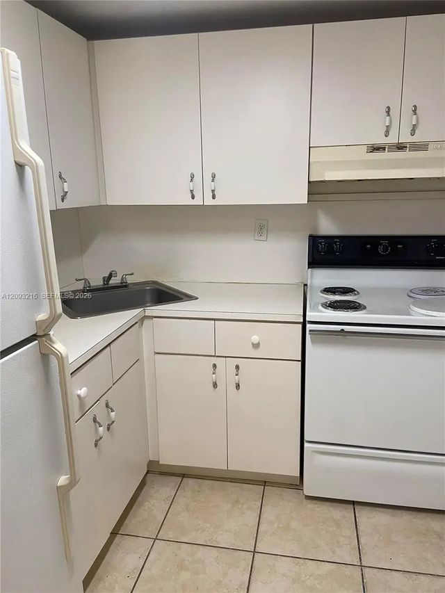 3 of 12 - 666 W 81st Street #127, Hialeah, FL