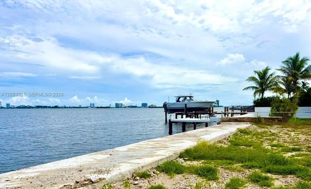 5 of 7 - 10875 N Bayshore Drive, Miami, FL