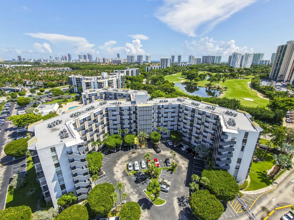 20400 W Country Club Drive #809, Aventura