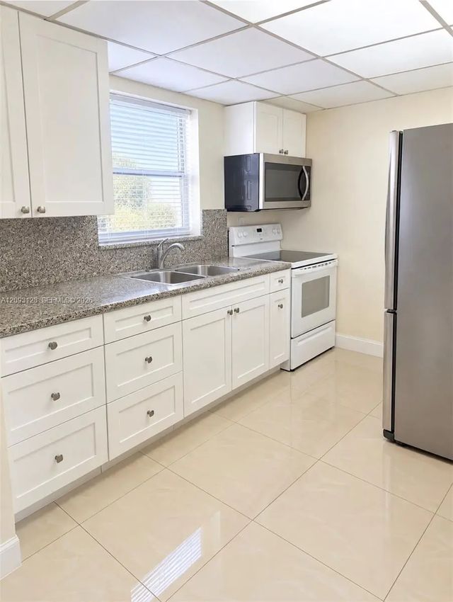 3 of 11 - 9357 Fontainebleau Boulevard #d310, Miami, FL