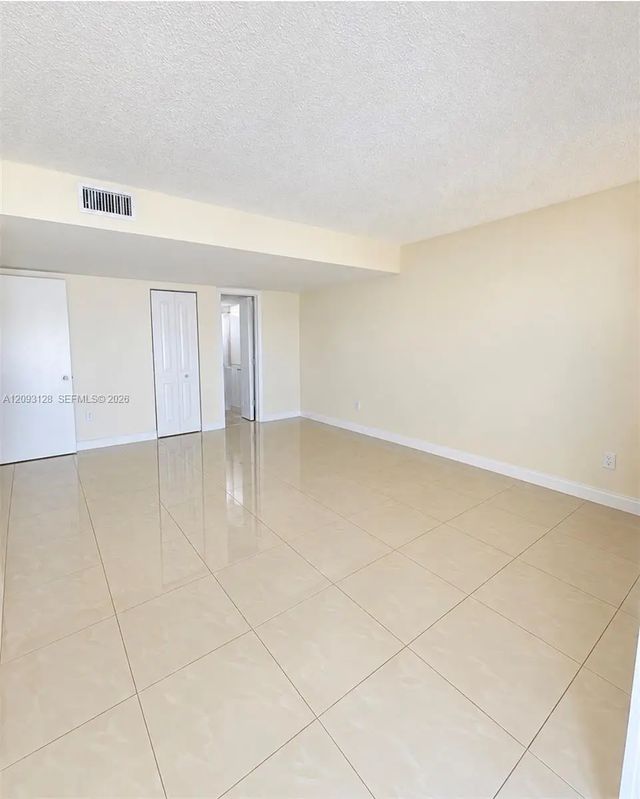 5 of 11 - 9357 Fontainebleau Boulevard #d310, Miami, FL