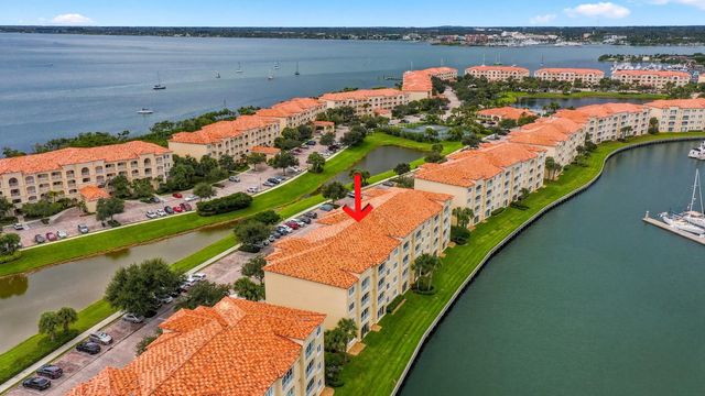 17 Harbour Isle Drive W #304, Fort Pierce