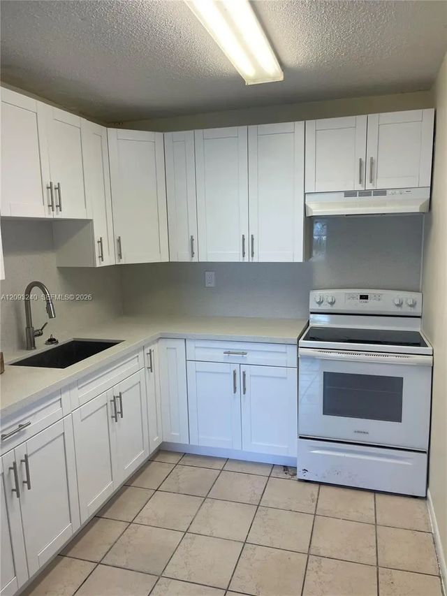 5 of 16 - 1325 W 68th Street #221, Hialeah, FL