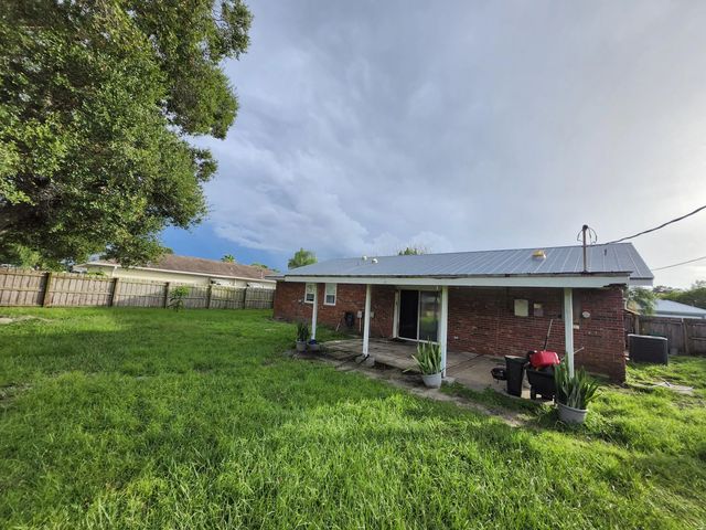 3 of 8 - 453 Se Asbury Lane, Port St. Lucie, FL