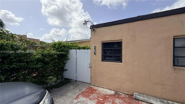 236 E 14th Street, Hialeah