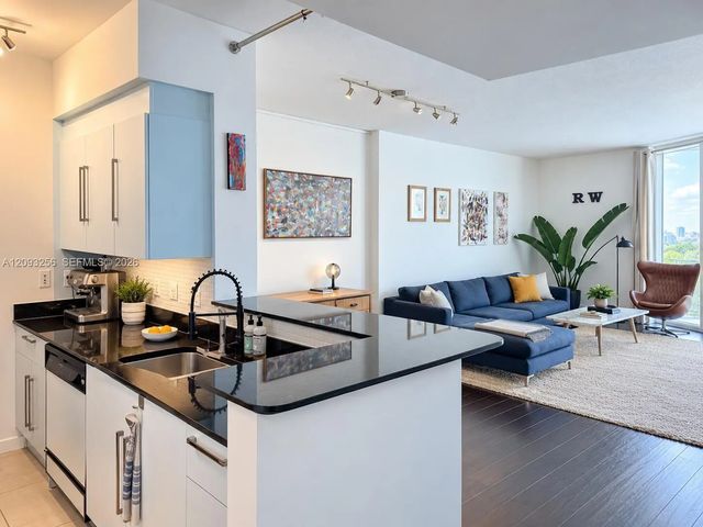 3 of 11 - 325 S Biscayne Boulevard #1424, Miami, FL