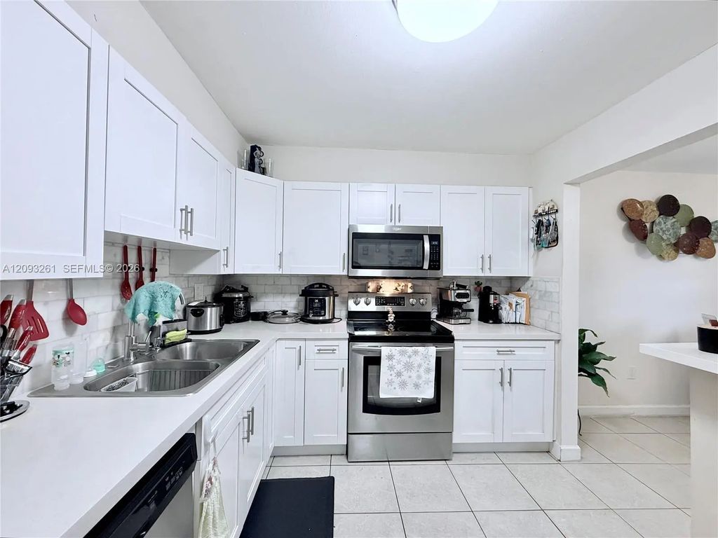 1284 W 44th Place #1, Hialeah