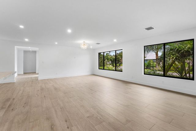 4 of 33 - 111 Fairview W, Tequesta, FL