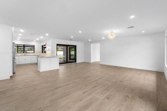 5 of 33 - 111 Fairview W, Tequesta, FL