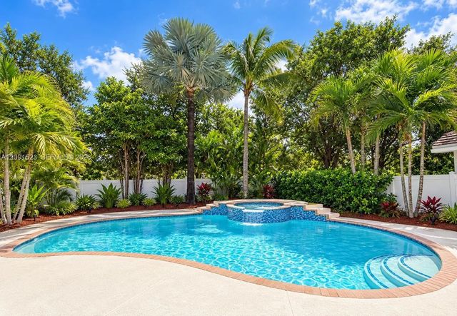 2 of 6 - 6982 Coronado Way, Pembroke Pines, FL