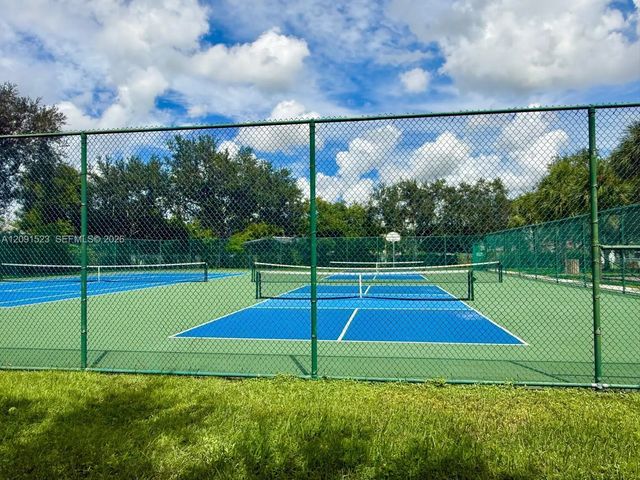 3 of 6 - 6982 Coronado Way, Pembroke Pines, FL