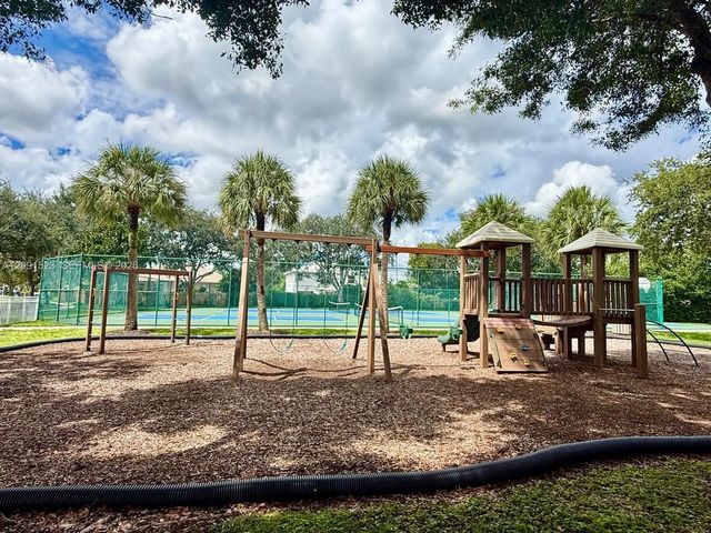 4 of 6 - 6982 Coronado Way, Pembroke Pines, FL