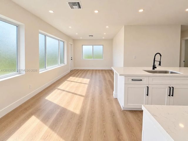2 of 10 - 1711 Nw 26th Avenue, Fort Lauderdale, FL