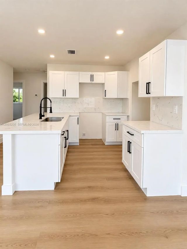 3 of 10 - 1711 Nw 26th Avenue, Fort Lauderdale, FL
