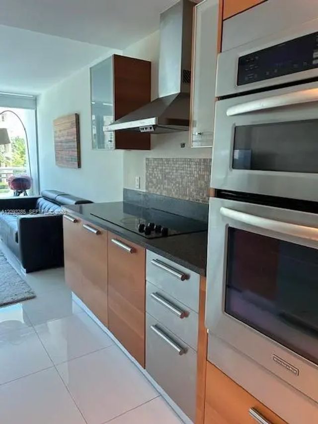 5 of 35 - 2950 Ne 188th Street #216, Aventura, FL