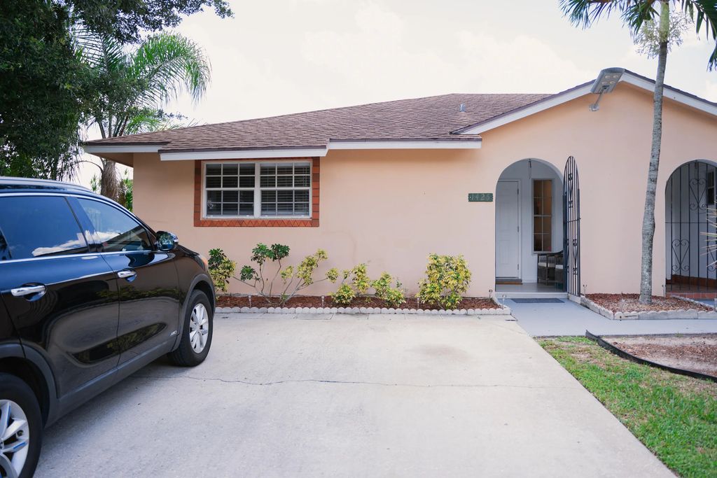1425 Riverside Circle, Wellington