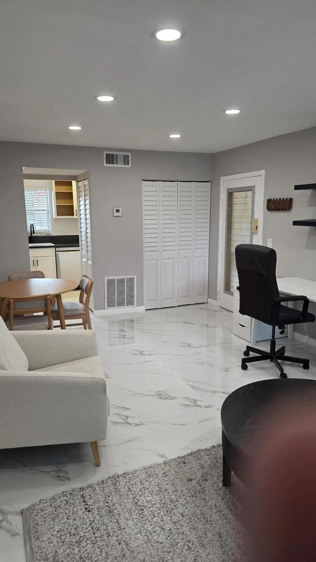 3 of 11 - 319 Lake Frances Drive, West Palm Beach, FL