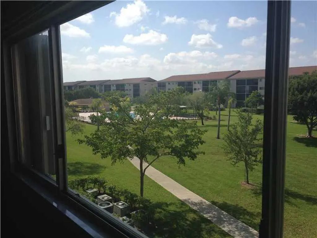 12650 Sw 15th Street #313f, Pembroke Pines