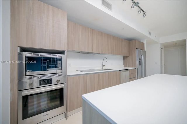 3 of 31 - 201 Sw 17th Road #701, Miami, FL