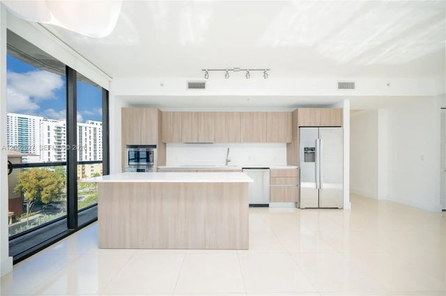 5 of 31 - 201 Sw 17th Road #701, Miami, FL