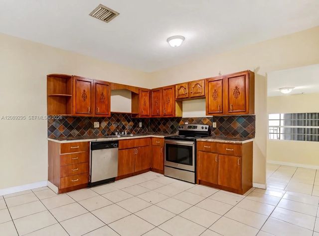 4 of 10 - 800 Nw 46th Street, Miami, FL