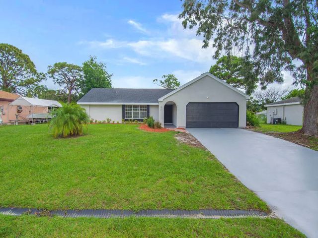 374 Sw Homeland Road, Port St. Lucie