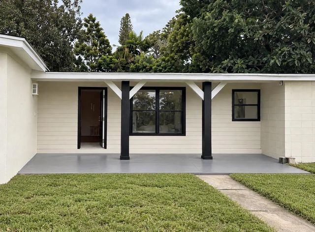 2 of 3 - 180 Se Serenata Court, Port St. Lucie, FL