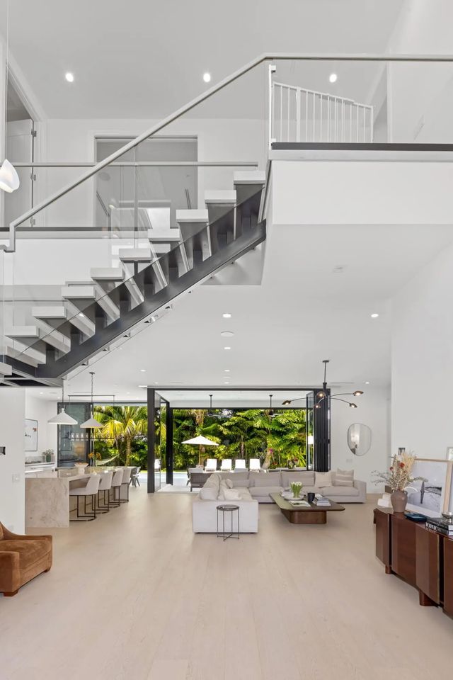 4 of 83 - 735 W Fern Drive, Boca Raton, FL