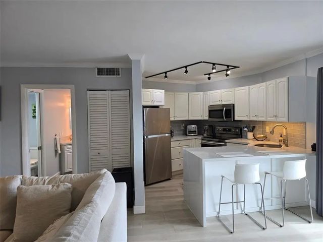4 of 20 - 900 River Reach Drive #517, Fort Lauderdale, FL